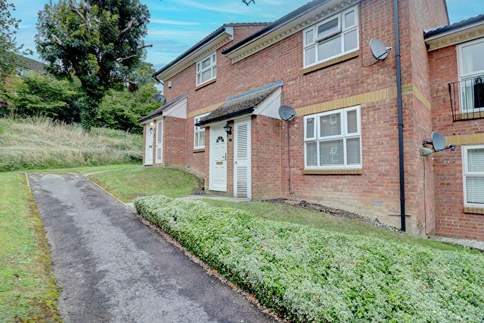 1 Bedroom Maisonette For Sale In Lower Furney Close, High Wycombe, Buckinghamshire, HP13