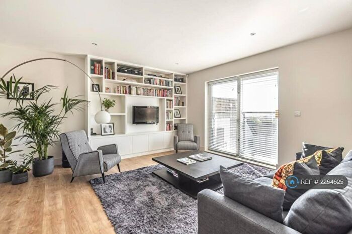 2 Bedroom Flat To Rent In Brockley Park, London, SE23