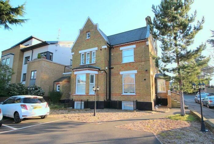 2 Bedroom Flat To Rent In The Crescent, Sidcup, DA14