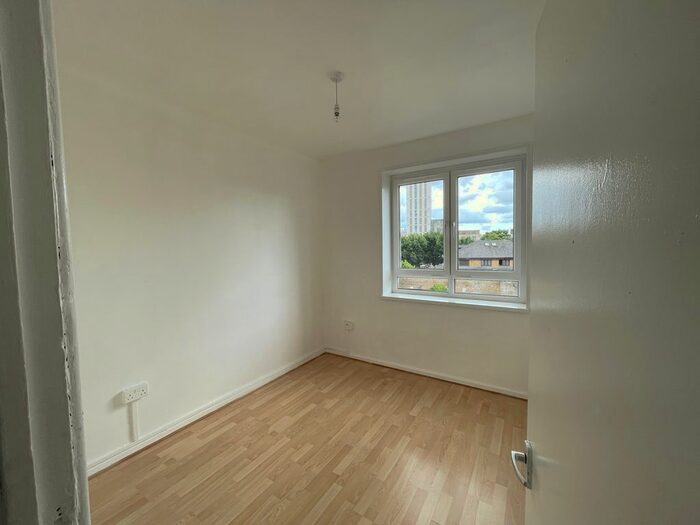 4 Bedroom Flat To Rent In Stockwell Road, Stockwell, London, SW9