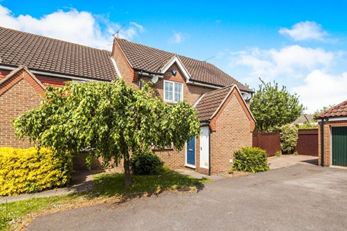 2 Bedroom Terraced House To Rent In Macphail Close, Wokingham, RG40