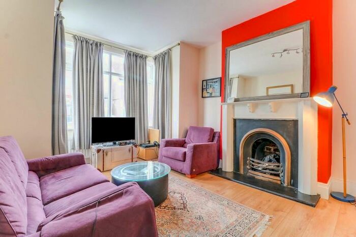 3 Bedroom Semi-Detached House To Rent In Silverdale Avenue, Westcliff-On-Sea, Essex, SS0