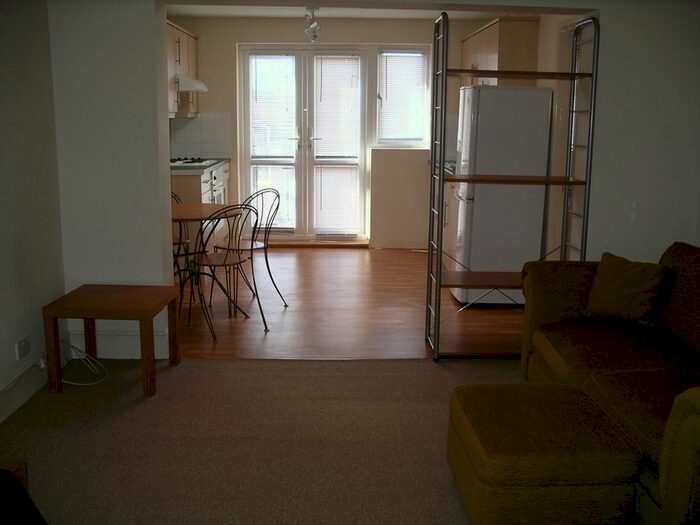1 Bedroom Flat To Rent In Swindon Road, Old Town, Swindon, SN1