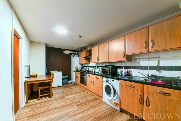 4 Bedroom Flat To Rent In Varden Street, Whitechapel, E1