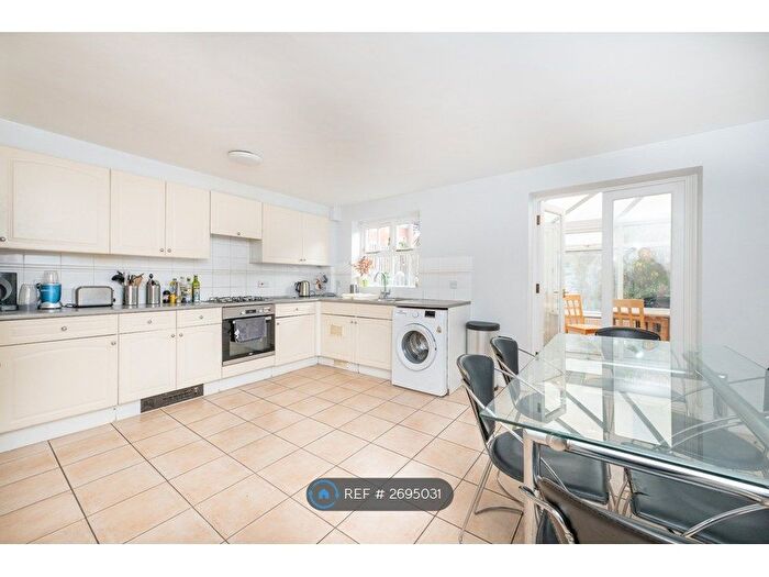 5 Bedroom Terraced House To Rent In Macmillan Way, London, SW17