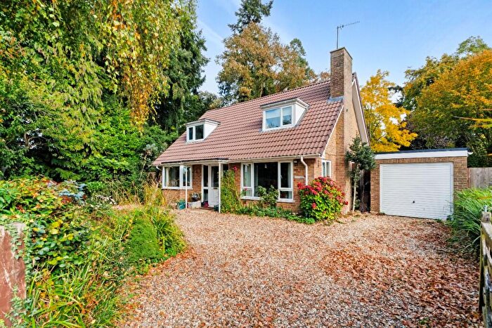 3 Bedroom Detached House For Sale In Priory Road, Hungerford, Berkshire, RG17
