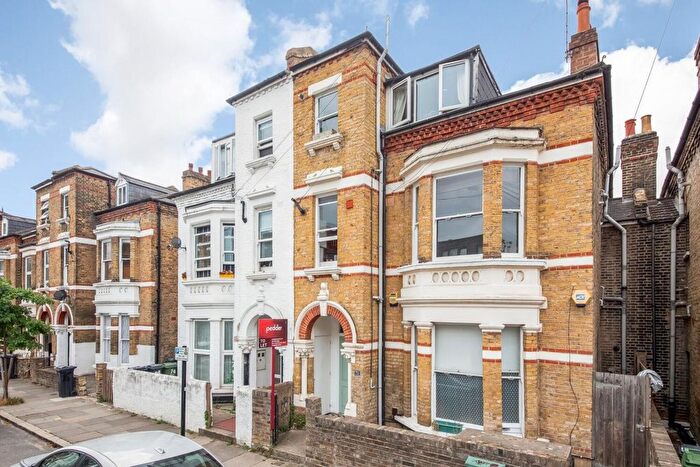 2 Bedroom Flat To Rent In Arlingford Road, London, SW2