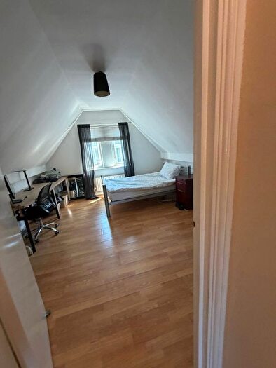 2 Bedroom Flat To Rent In Kingsland Road, Hackney, E2