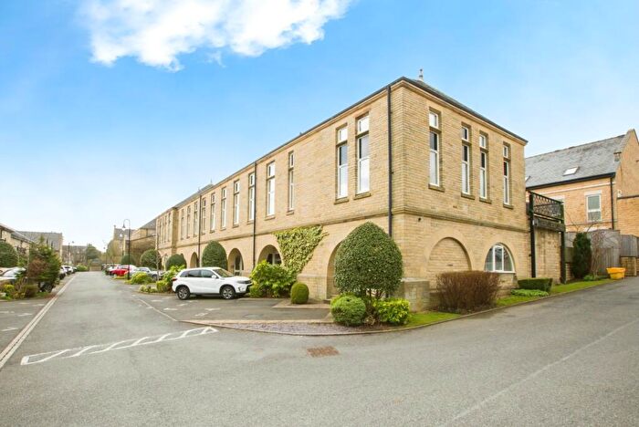 2 Bedroom Flat For Sale In Emily Way, Halifax, West Yorkshire, HX1