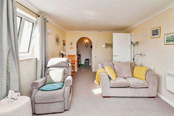 1 Bedroom Flat For Sale In Regal Court (Warminster), Warminster, BA12