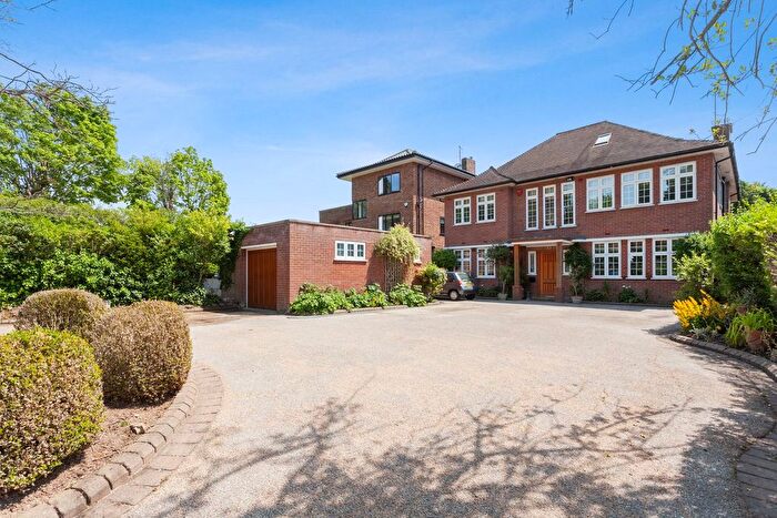 5 Bedroom Detached House For Sale In Aylmer Drive, Stanmore, HA7