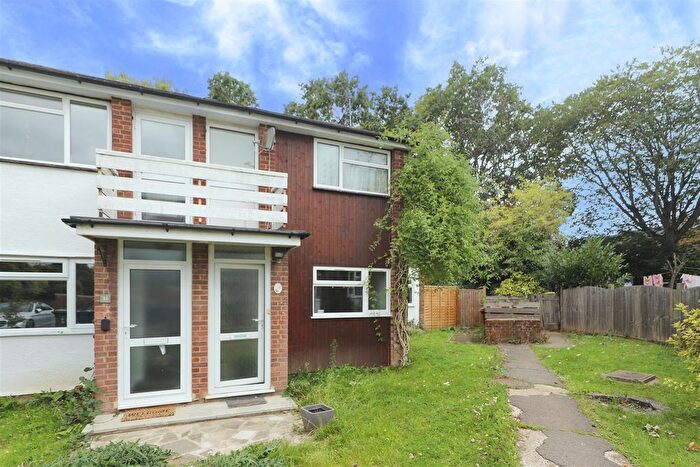 2 Bedroom Maisonette For Sale In Stamford Close, Harrow, HA3