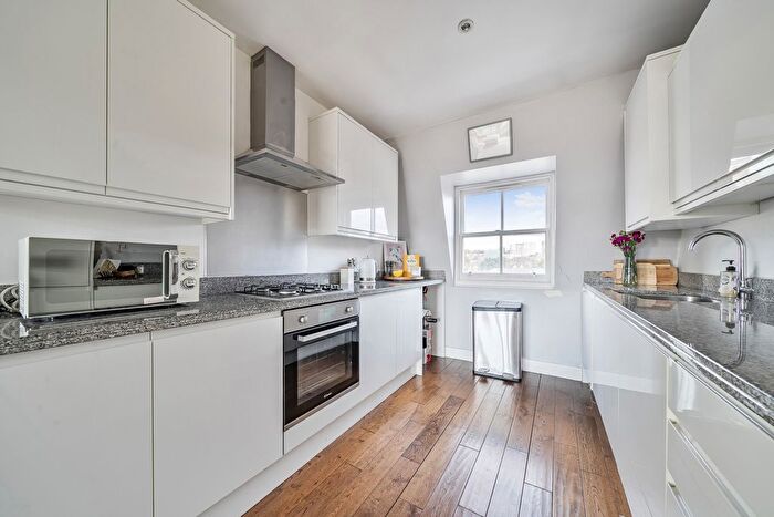 2 Bedroom Flat For Sale In Greenwich High Road, Greenwich, SE10