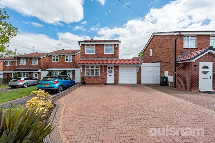 2 Bedroom Link Detached House For Sale In Moor Leasow, Northfield, Birmingham, B31