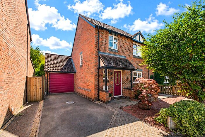 3 Bedroom Detached House For Sale In Reubens Crescent, Tadley, Hampshire, RG26