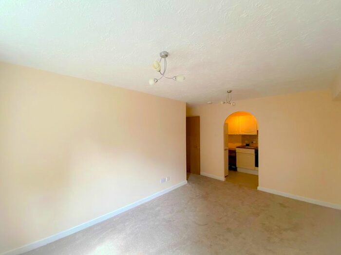 2 Bedroom Flat For Sale In Gisburne Way, Watford, WD24