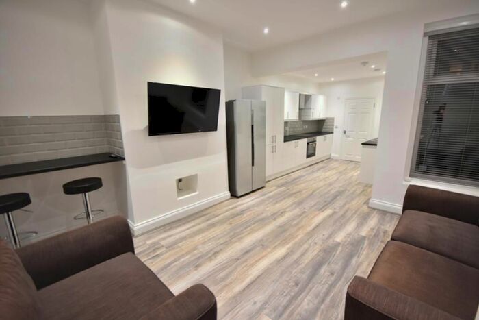 2 Bedroom Flat To Rent In Bayswater Road, Jesmond, Newcastle Upon Tyne NE2