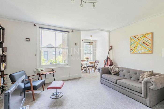 2 Bedroom Flat To Rent In Sarre Road, London, NW2