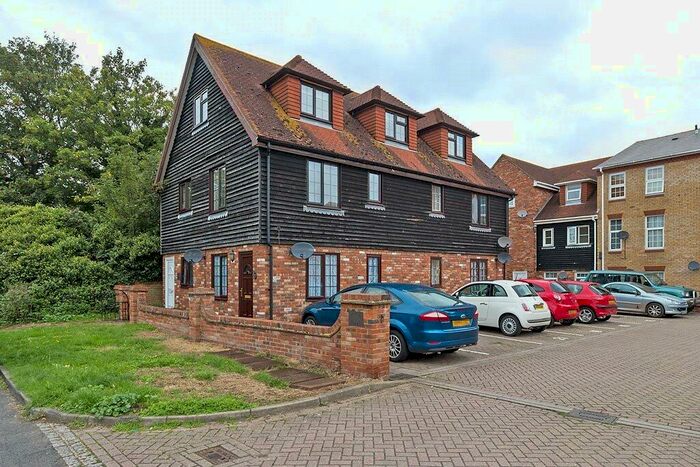 1 Bedroom Apartment To Rent In Ronalds Court, Sittingbourne, Kent, ME10