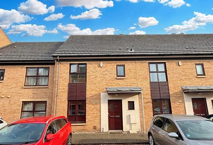 3 Bedroom Terraced House For Sale In Park Corner, Northampton, NN5