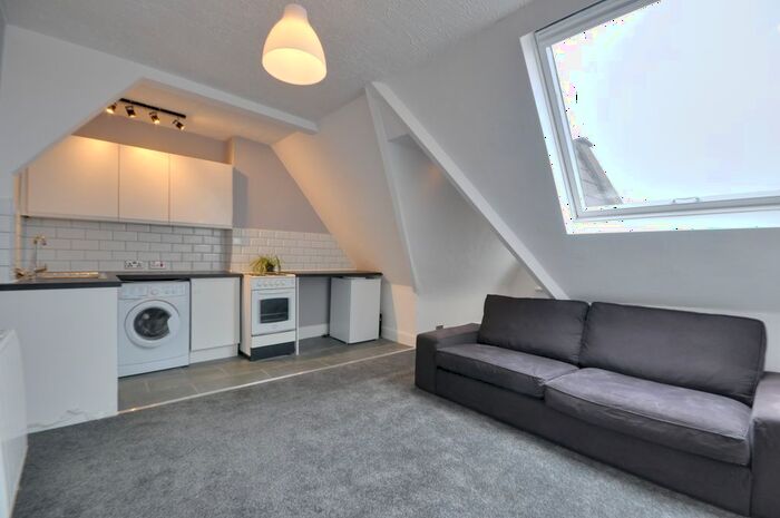 1 Bedroom Flat To Rent In Durley Gardens, Bournemouth, BH2