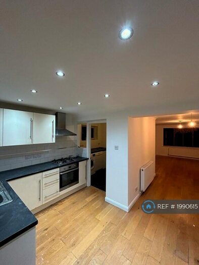 3 Bedroom Semi-Detached House To Rent In Crayford, Kent, DA1