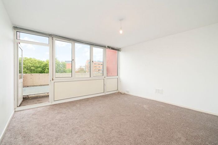 2 Bedroom Flat To Rent In Royal Street, London, SE1