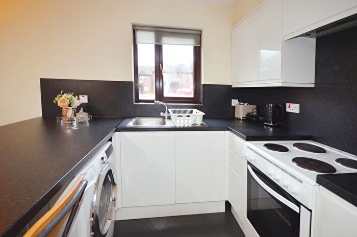 1 Bedroom Flat To Rent In Littlebrook Avenue, Slough, SL2