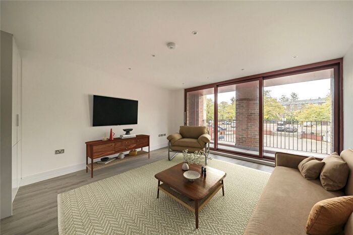 2 Bedroom Flat To Rent In Greenwich High Road, Greenwich, SE10