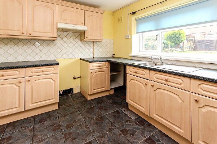 3 Bedroom Semi-Detached House For Sale In Windsor Road, Wellingborough, NN8