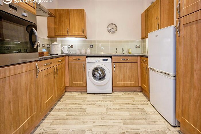1 Bedroom Flat For Sale In Darwin Avenue, Worcester, WR5