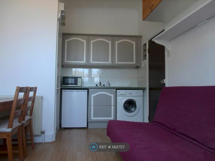 Studio To Rent In Brooke Road, London, N16