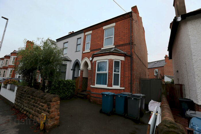 3 Bedroom Semi-Detached House To Rent In Trent Boulevard, West Bridgford, Nottingham, NG2