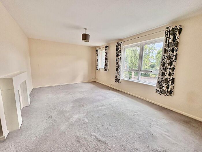 1 Bedroom Flat For Sale In Chalford Flats, No Chain, HP10
