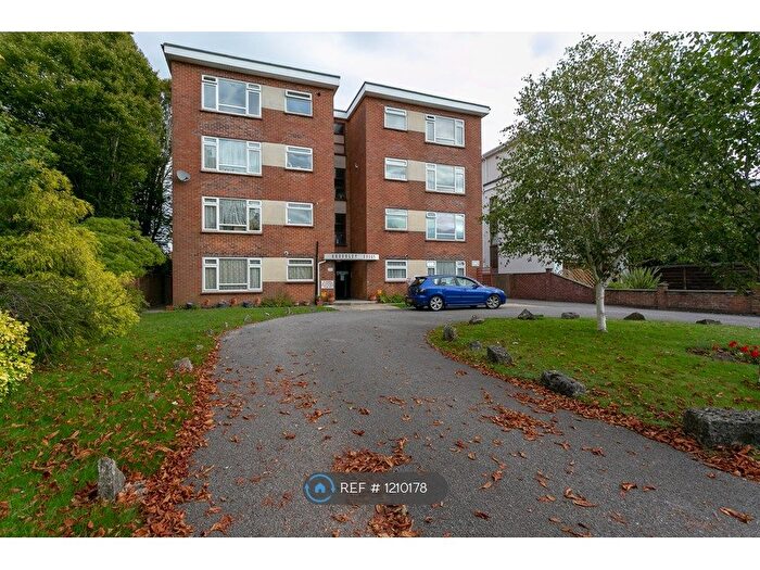 2 Bedroom Flat To Rent In Brookley Court, Bournemouth, BH8