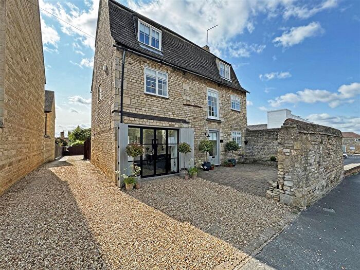 3 Bedroom Detached House To Rent In West Street, Stamford, PE9