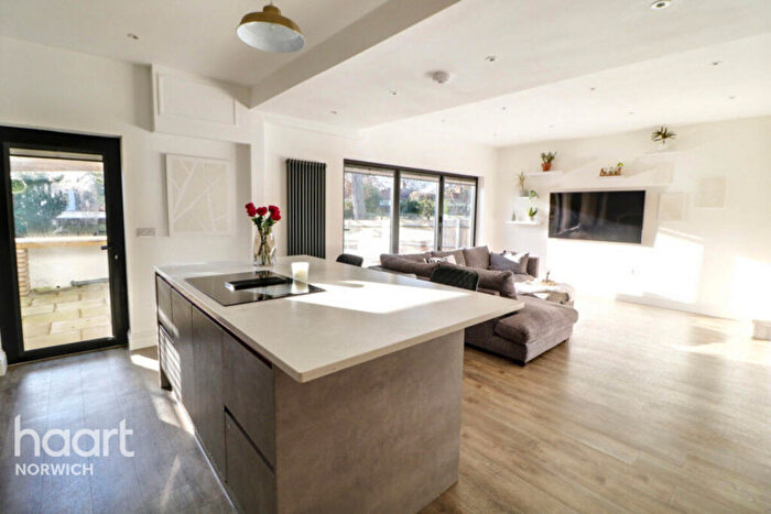 4 Bedroom Chalet For Sale In Holmesdale Road, Norwich, NR13