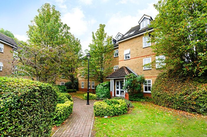 2 Bedroom Flat To Rent In Alfred Close, Chiswick, London, W4