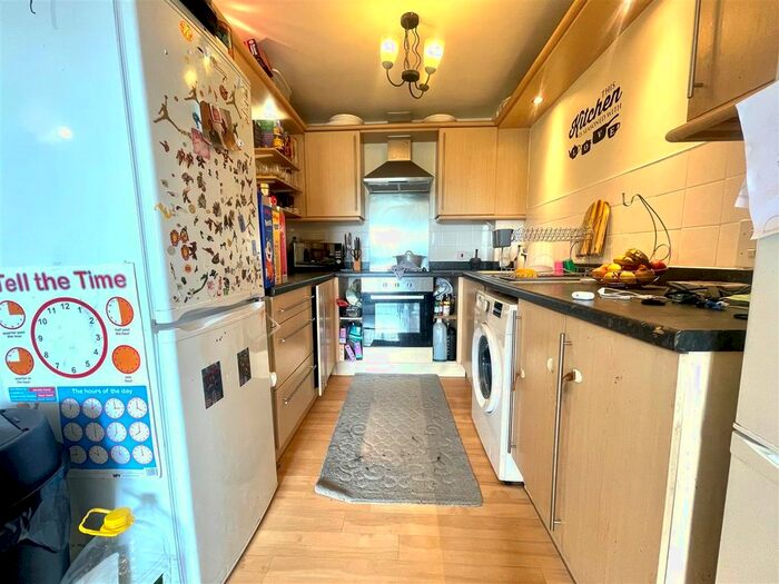 2 Bedroom Flat To Rent In Broadview House, Tysoe Avenue, Enfield, EN3