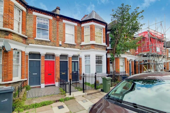 2 Bedroom Maisonette To Rent In Littlebury Road, London, SW4