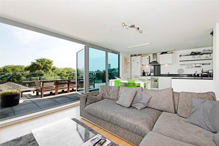 3 Bedroom Flat To Rent In St Pancras Way, Camden, NW1