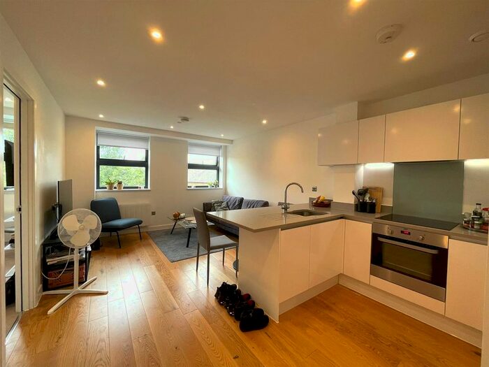 1 Bedroom Flat To Rent In Rockingham Road, Uxbridge, UB8