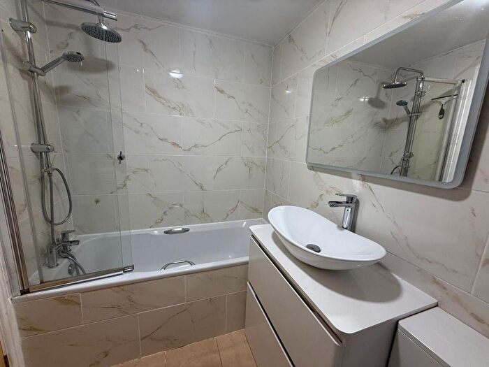 2 Bedroom Flat To Rent In Orton Grove, Enfield, EN1