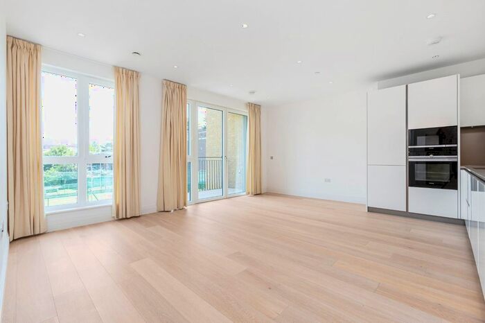 2 Bedroom Flat To Rent In Pinewood Gardens, Teddington, Middlesex, TW11
