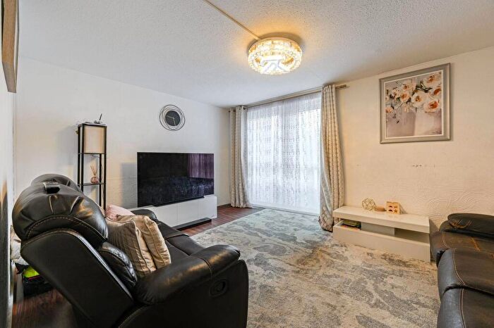 2 Bedroom Flat For Sale In Cormorant Court, Deptford, London, SE8