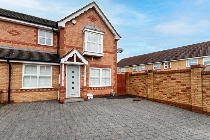 3 Bedroom Semi-Detached House For Sale In Doulton Close, Harlow, CM17