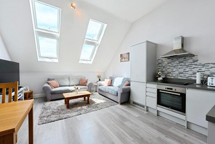 1 Bedroom Flat For Sale In Challenge Court, Leatherhead, Surrey, KT22