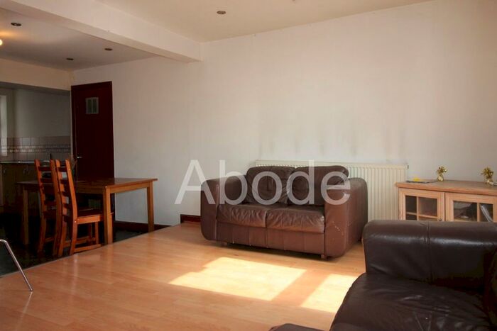 3 Bedroom Flat To Rent In - Burley Road Fff, Leeds, West Yorkshire, LS3