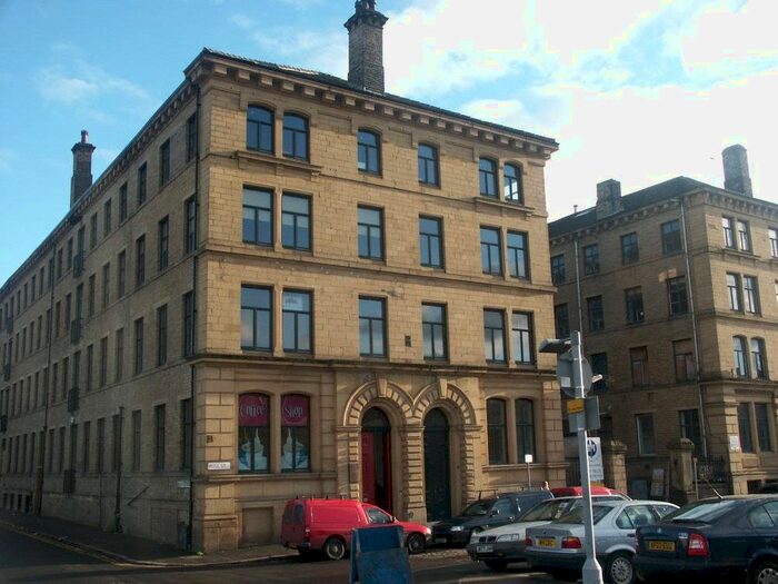 2 Bedroom Flat To Rent In City Mills, - Mill Street, Bradford, West Yorkshire, BD1