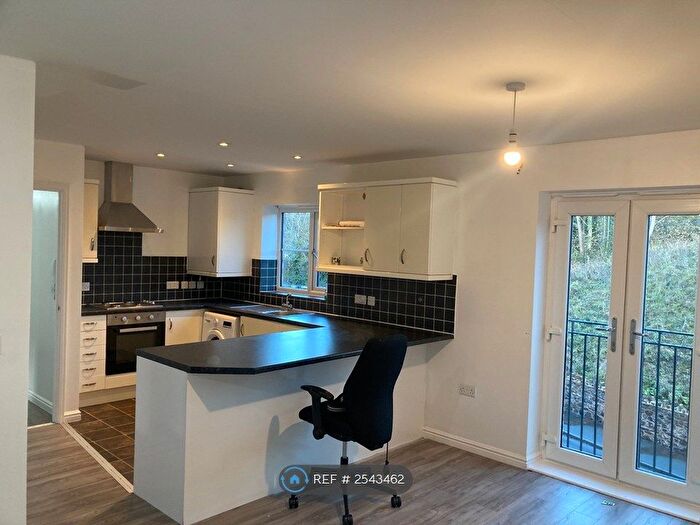 2 Bedroom Flat To Rent In Belle Vale, Halesowen, B63